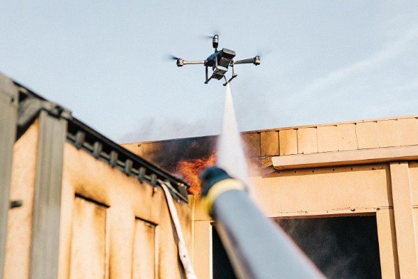 Optical zoom drone Drone optical zoom firefighting hovering over fire (ID#3)