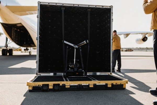 Shipping case Large ruggedized shipping case with drone inside (ID#3)