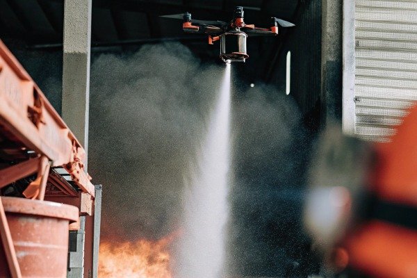 مكافحة الحرائق بالطائرات بدون طيار طائرة بدون طيار ترش الماء على النار في الداخل (ID#3)