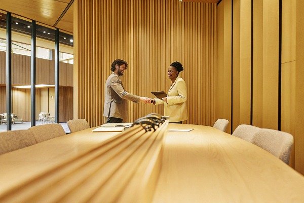 صورة مقرّبة لعدسة كاميرا طائرة بدون طيار ذات تقنية عالية ونظام انحراف (ID#2)