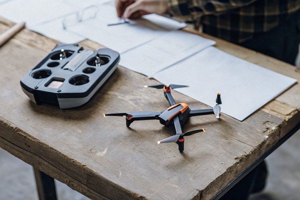 تكنولوجيا الطائرات بدون طيار المتقدمة المستخدمة في المراقبة الزراعية وفحص المحاصيل (ID#5)