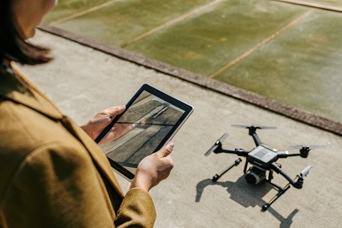 Verifying zoom lens clarity for distant instrument panels on firefighting drones (ID#1)